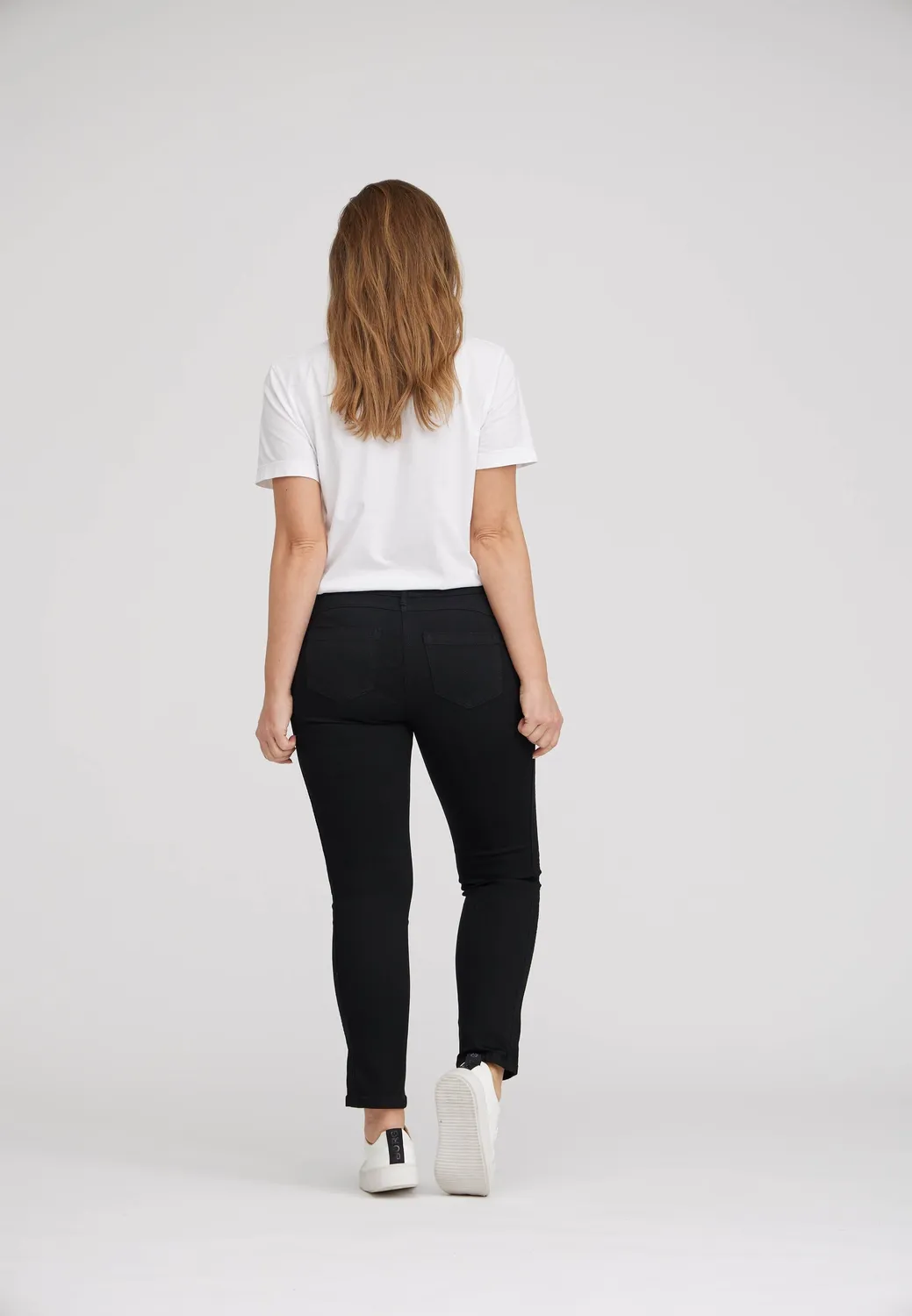 Laurie Serene 100713 Regular SL broek zwart kort