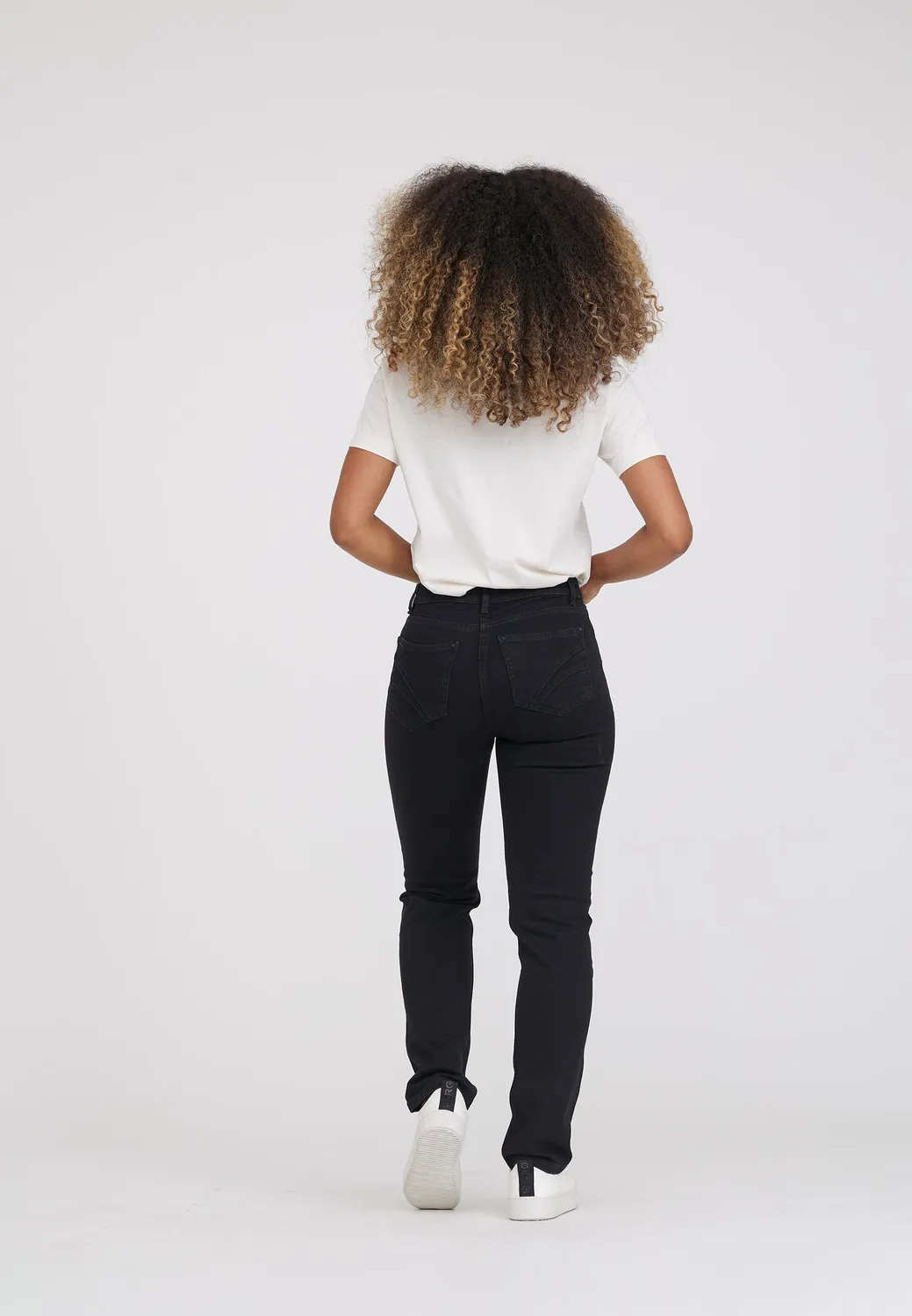 Laurie Charlotte Regular ML jeans washed black denim ecolabel