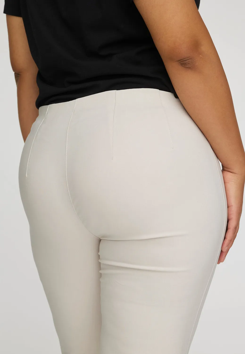 Laurie Betty Regular SL 27004 damesbroek Grey Sand stretch