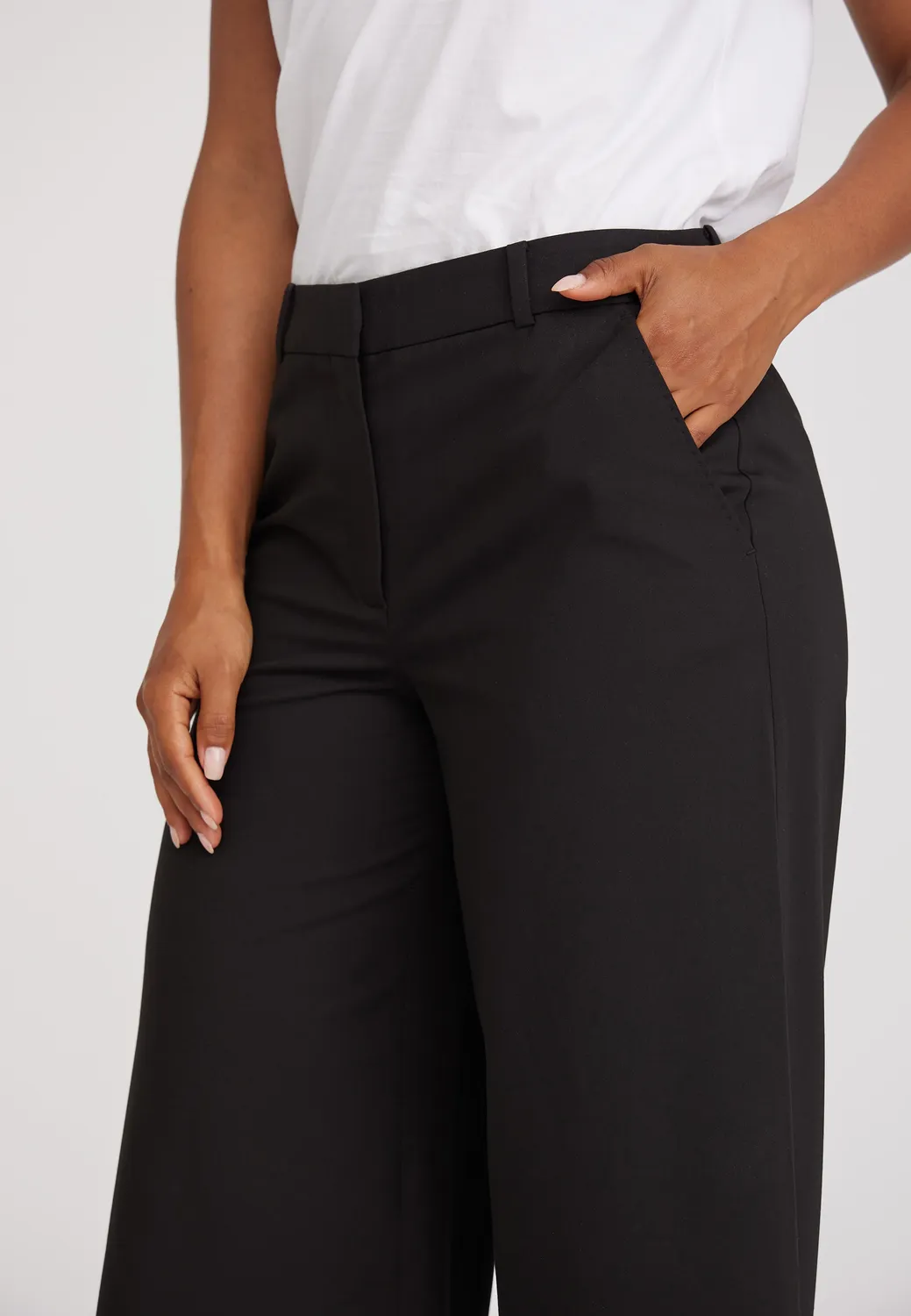 Laurie Lia Loose CL damesbroek Black cropped