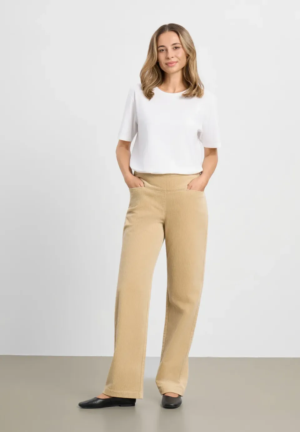 Laurie Thea Straight fluwelen broek Cafe Latte medium stretch