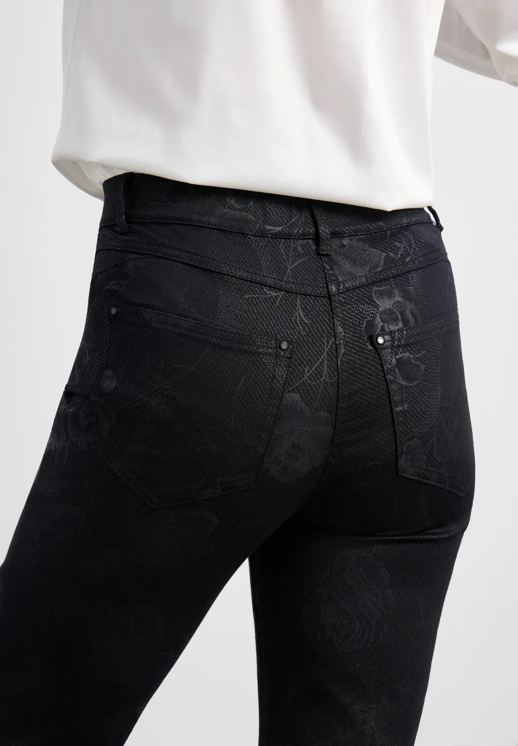 Laurie Hannah Regular broek black bloom print extra kort