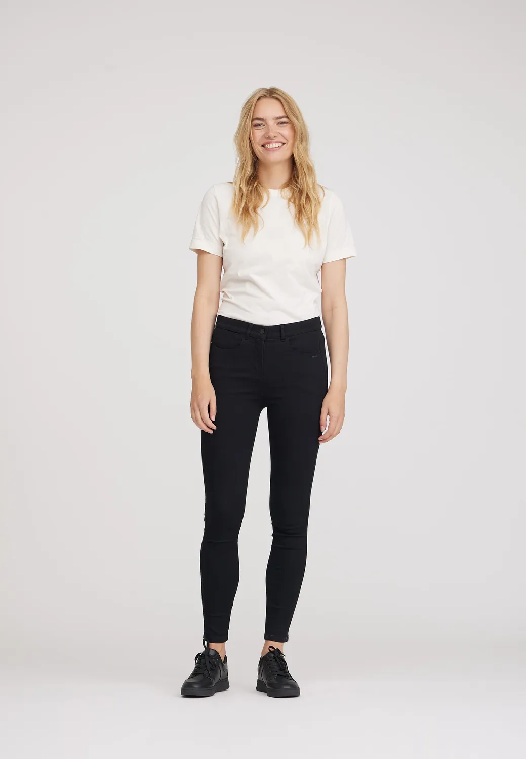 Laurie Serene Slim damesbroek Black 5-pocket stretch