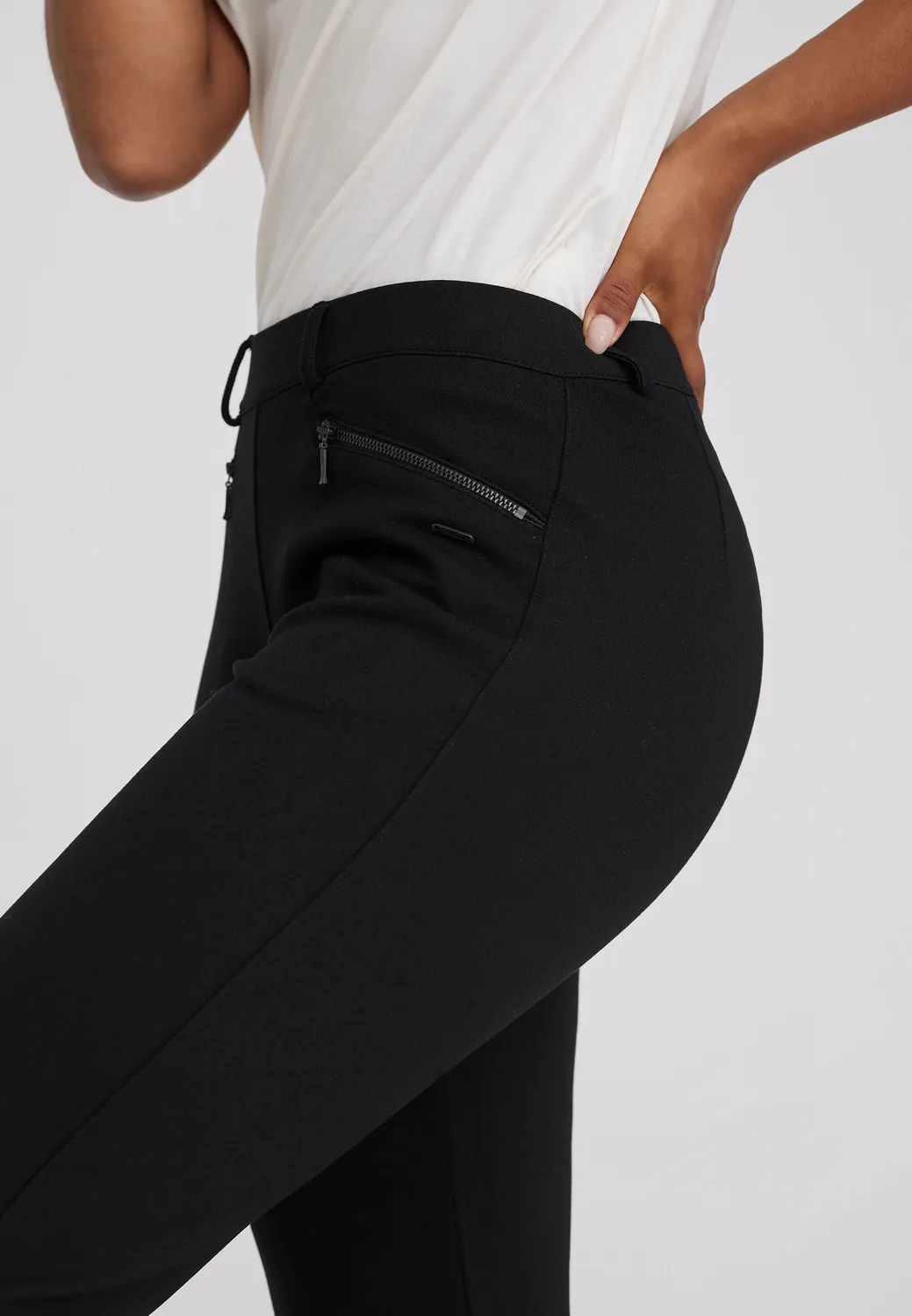 Laurie Rylie Regular SL broek Black ritszakken