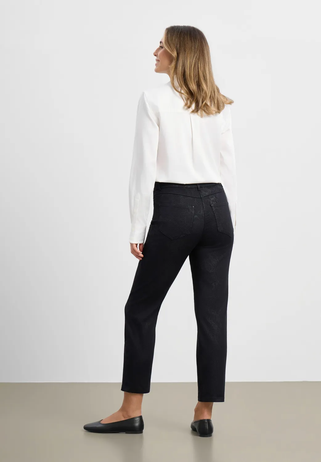 Laurie Hannah Regular broek black bloom print extra kort