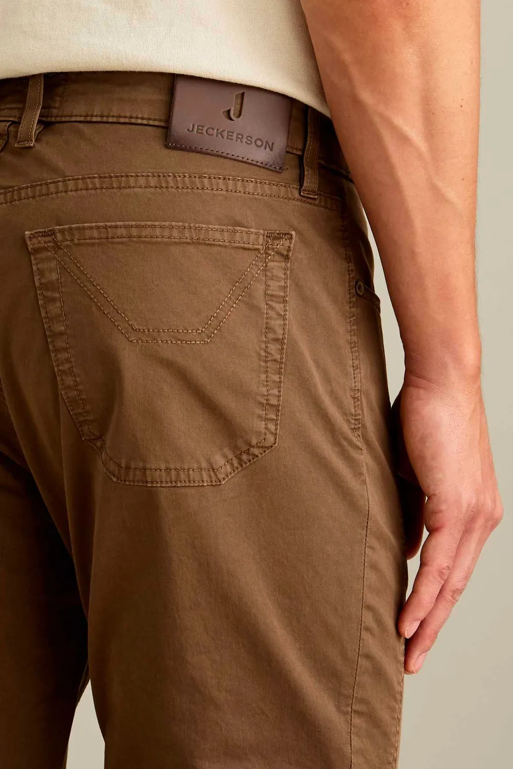 Jeckerson John slim fit broek lichtbruin satijn