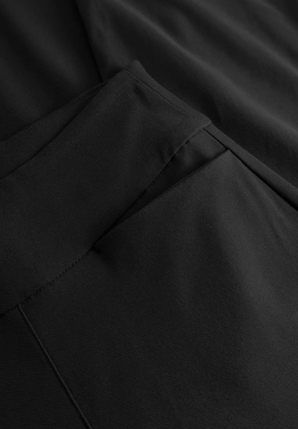 Laurie Thea Straight ML broek black medium lengte