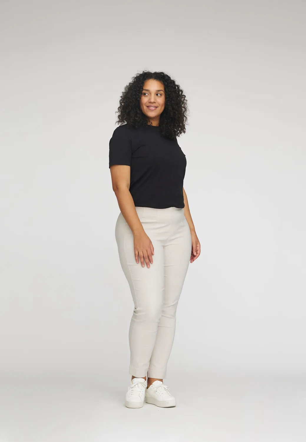 Laurie Betty Regular SL 27004 damesbroek Grey Sand stretch