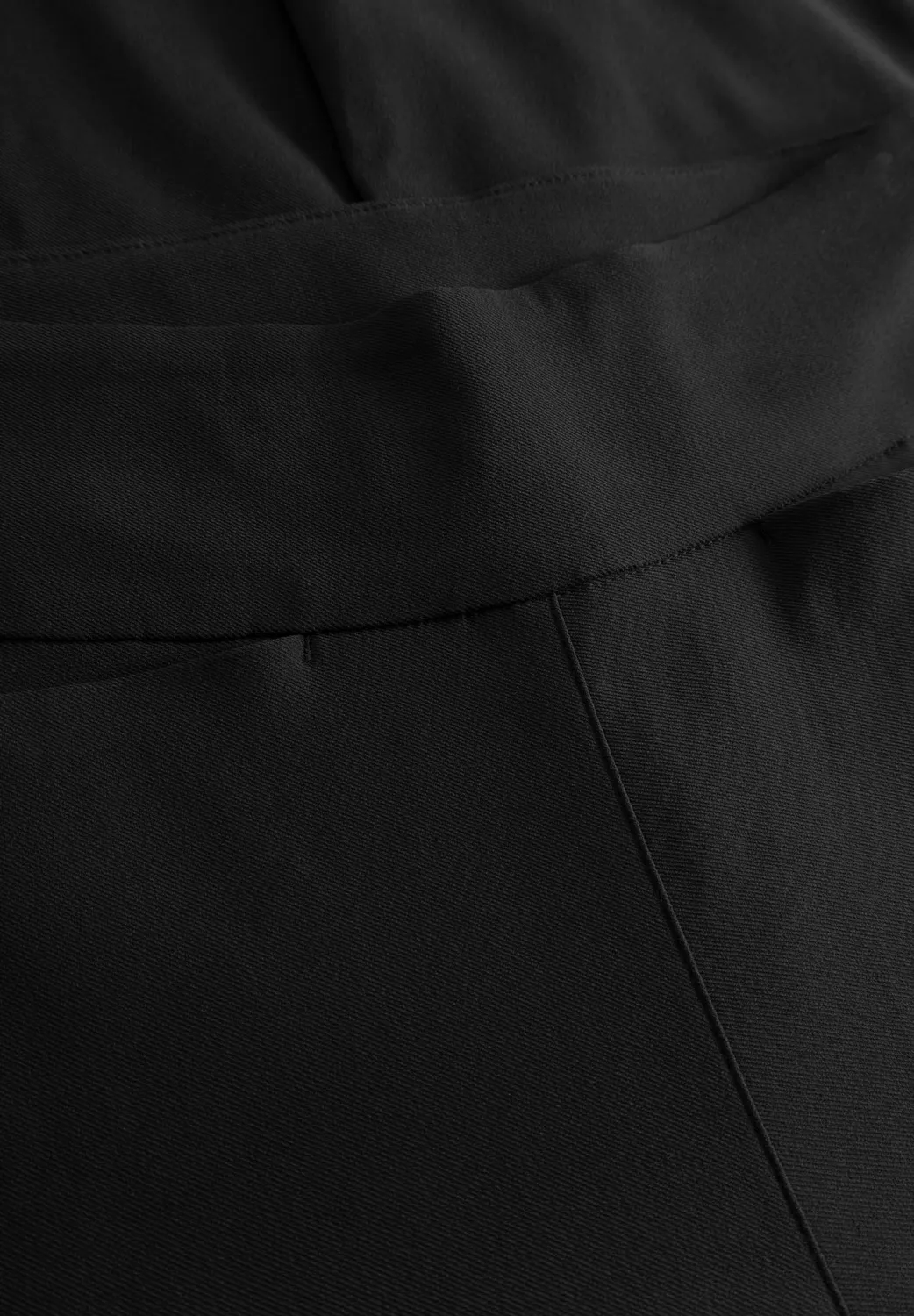 Laurie Thea Straight ML broek black medium lengte