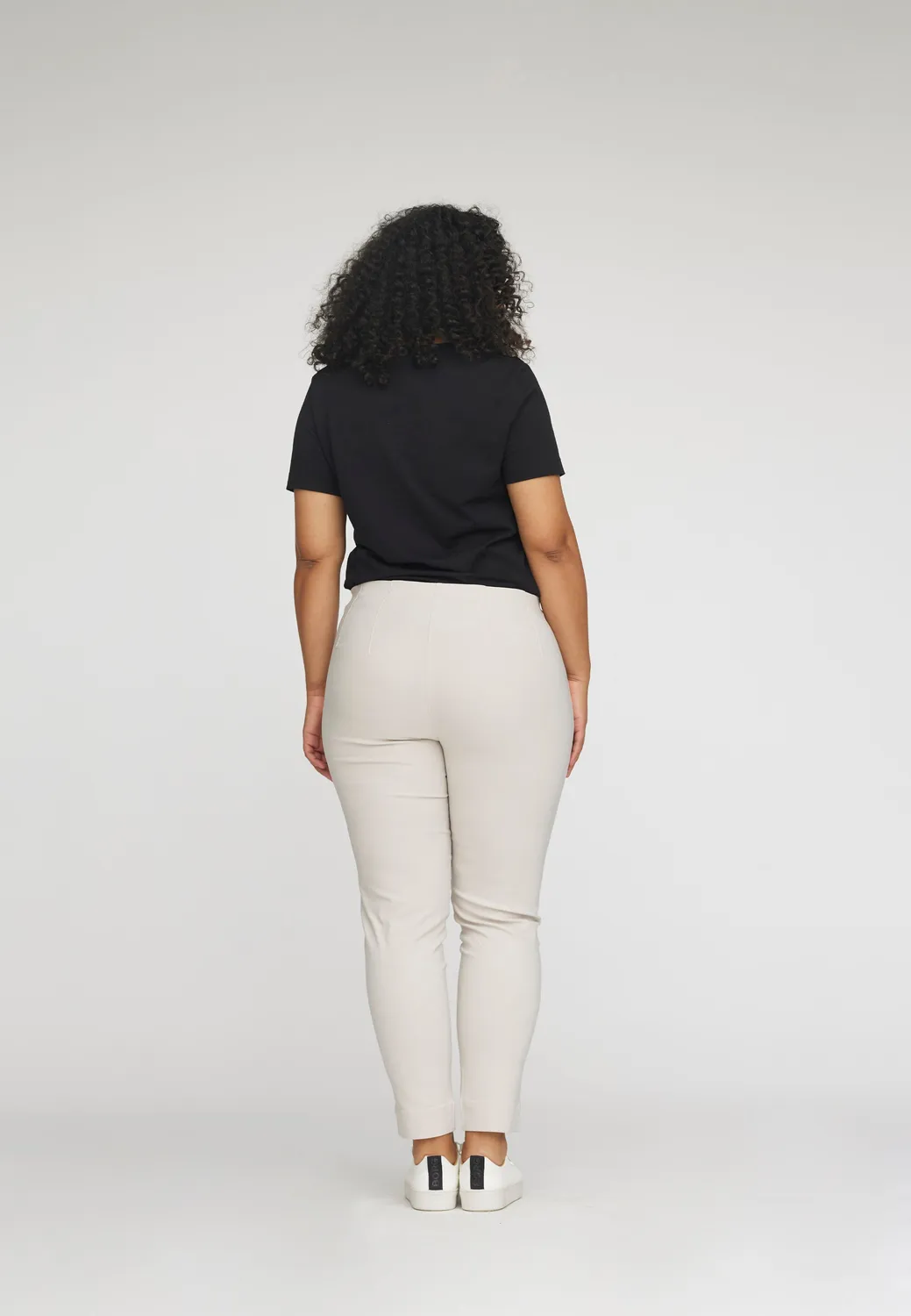 Laurie Betty Regular SL 27004 damesbroek Grey Sand stretch