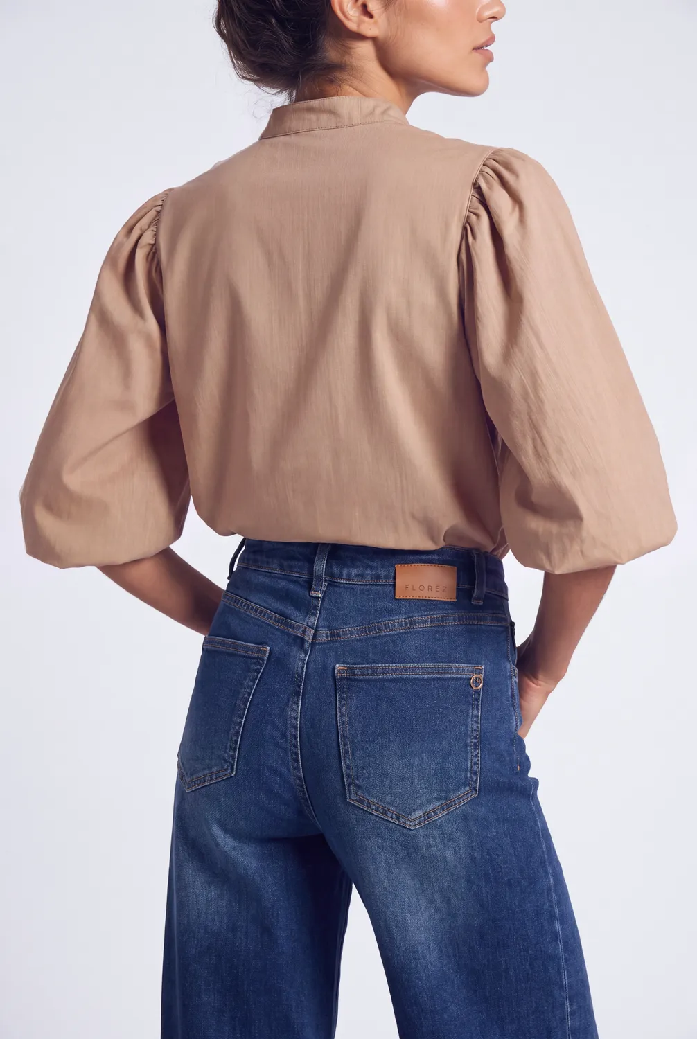 Florez Bibi blouse Dark Sand pofmouw elegant