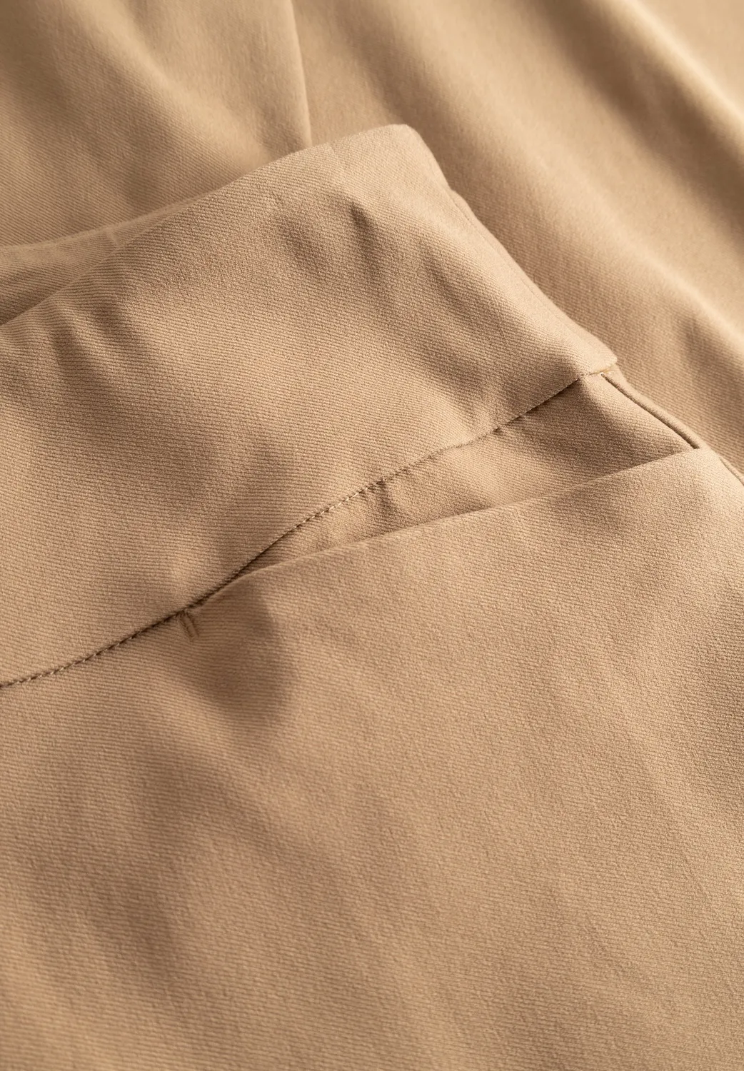 Laurie Thea Straight SL broek nougat elastische taille